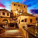 Galaxy Near Old Brige Apartamento *