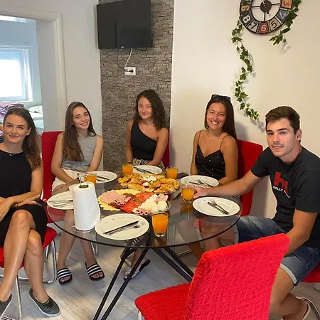 Galaxy Near Old Brige 아파트 모스타르