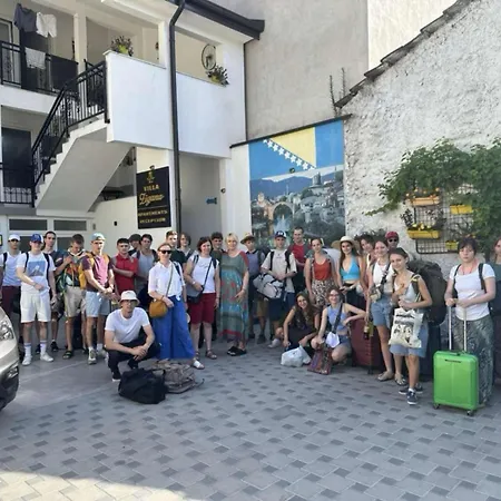 Galaxy Near Old Brige 아파트