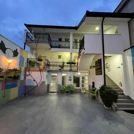 Galaxy Near Old Brige Apartamento Mostar