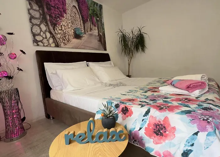 Galaxy Near Old Brige Μόσταρ