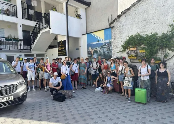 Galaxy Near Old Brige 公寓